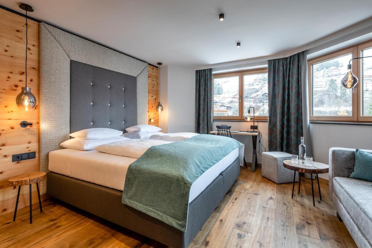 Hotel Das Zwoelferhaus Saalbach-Hinterglemm Exterior photo