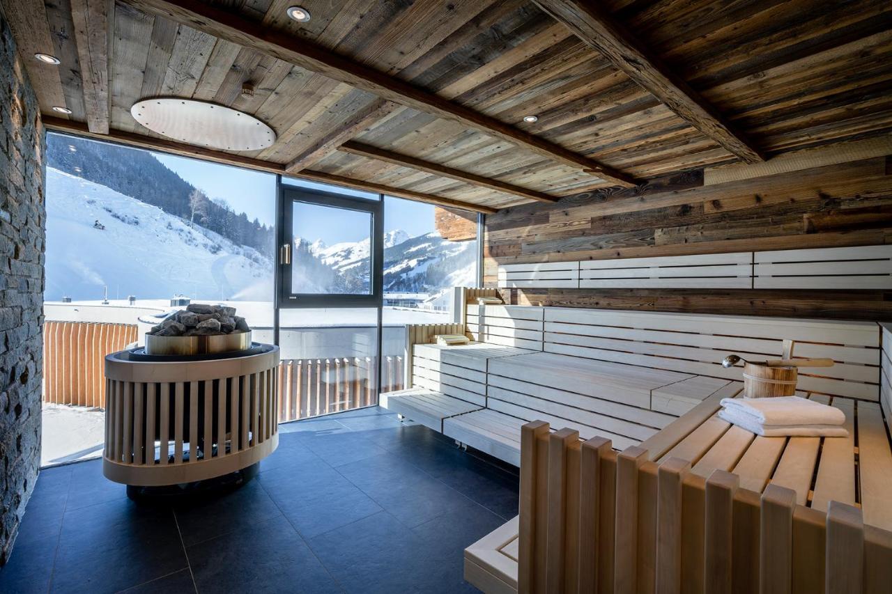 Hotel Das Zwoelferhaus Saalbach-Hinterglemm Exterior photo